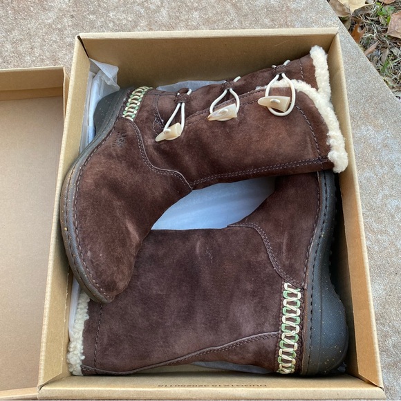 Brown Kona UGG Boots - Picture 3 of 9